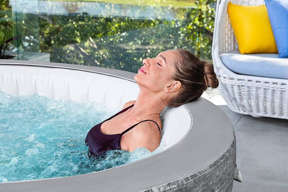 Nur regelmäßige Pflege garantiert ein frisches reines Whirlpool-Wasser und entspannte Badegänge